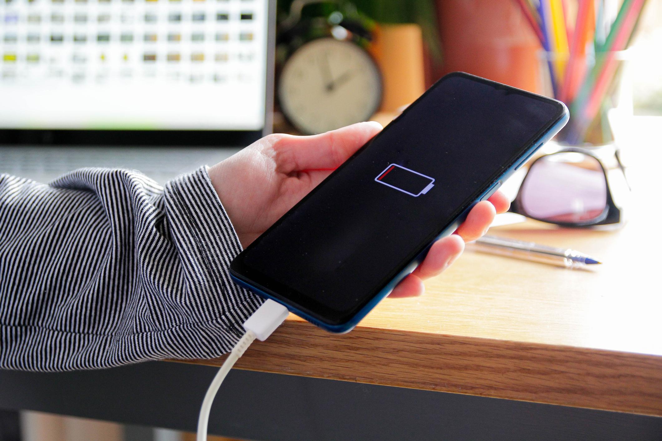 Telefonun Şarjı Neden Hızlı Bitiyor? 9 Basit Çözüm